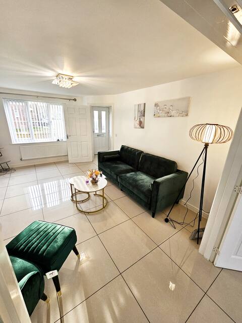 Family Friendly Modern 4BD House