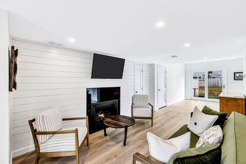 Popular Airbnb listing: TinkerTown #6: Walk to 3 Beaches, Ice cream, Bar in South Yarmouth