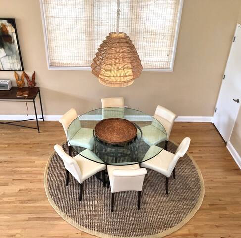 Walk to the DNC! McCormick Place Contemporary Home gallery image 5