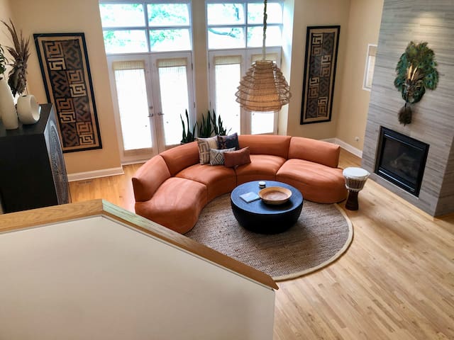 Walk to the DNC! McCormick Place Contemporary Home