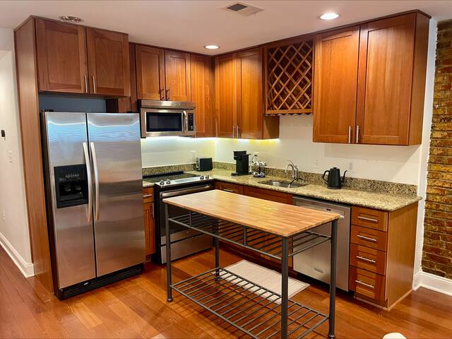 2B/2.5b Apartment in Adams Morgan gallery image 3