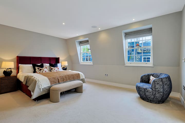 Luxe Home With Cinema Room – South Kensington gallery image 4