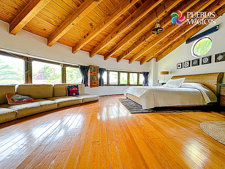 Горната спална соба на бунгаловот