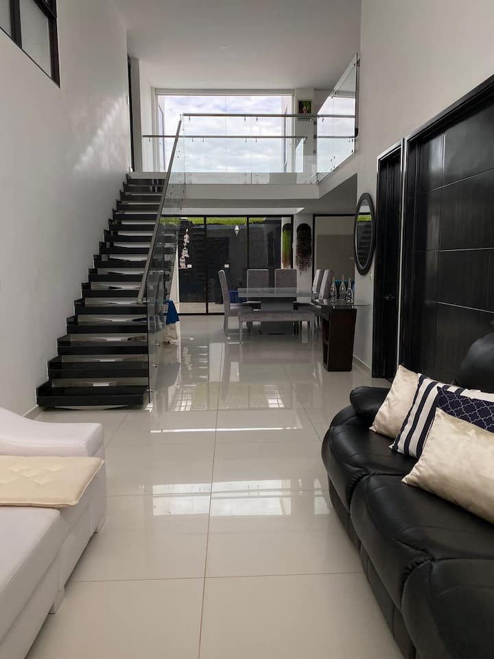 Casa De Campo Con Piscina, Jacuzzi Y Gimnasio. - Colombia