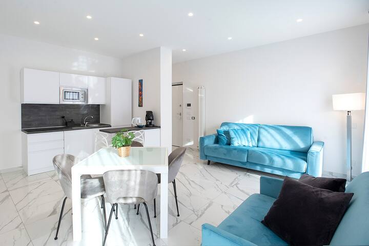 Elegant apartment on the Naples seafront gallery image 3