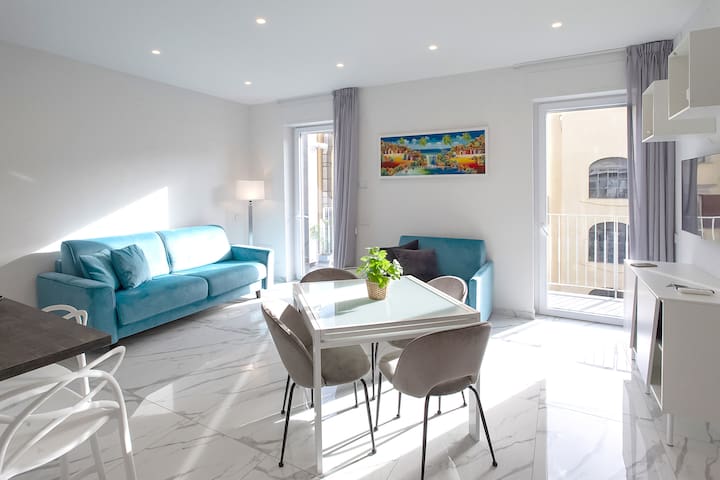 Elegant apartment on the Naples seafront