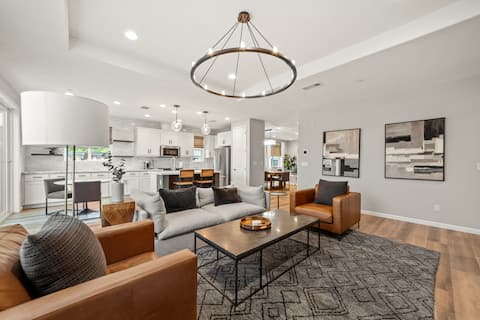 Successful Airbnb property: 5* Location Near Golden 1 Pets 6 Beds in West Sacramento