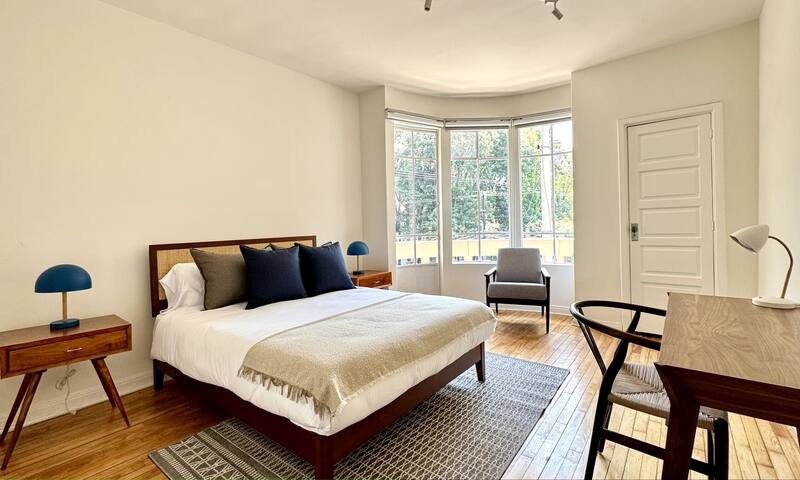 oolena | Modern & Unique 3BR Apt gallery image 2