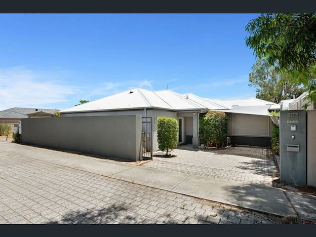 Maison de Samy Entire Swan River Bliss Australia gallery image 2