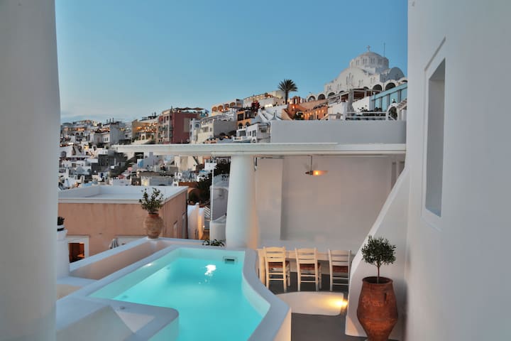 Five Bedroom villa with jacuzzis and swimming pool