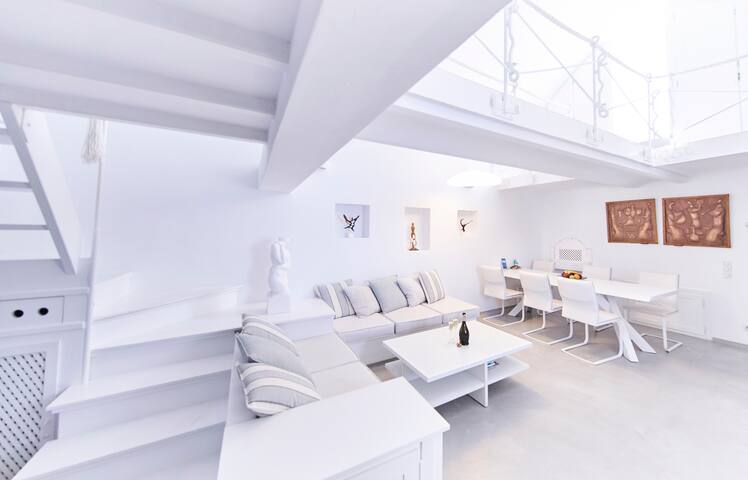 Five Bedroom villa with jacuzzis and swimming pool gallery image 4