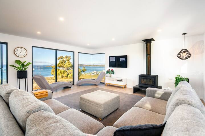 The View Southport: 180 Degree Water Views gallery image 2