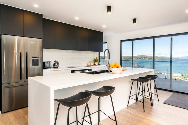 The View Southport: 180 Degree Water Views gallery image 5