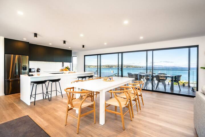 The View Southport: 180 Degree Water Views gallery image 4