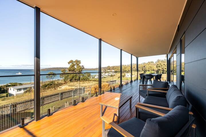 The View Southport: 180 Degree Water Views gallery image 3