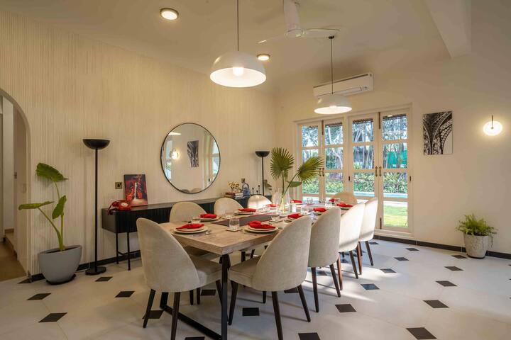 Dining area image 1