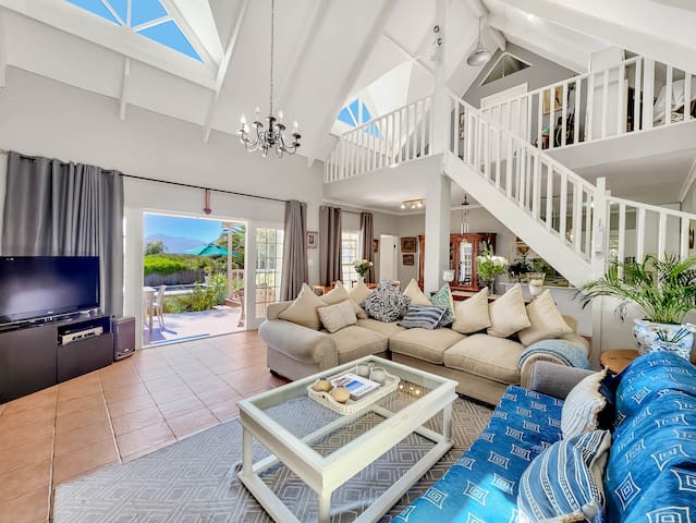 The Lake House/Peaceful Shores