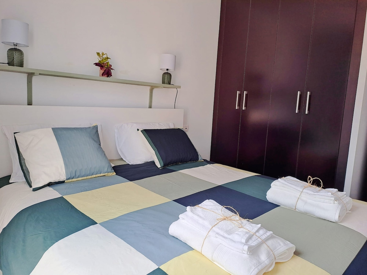 Second master bedroom with pool terrace