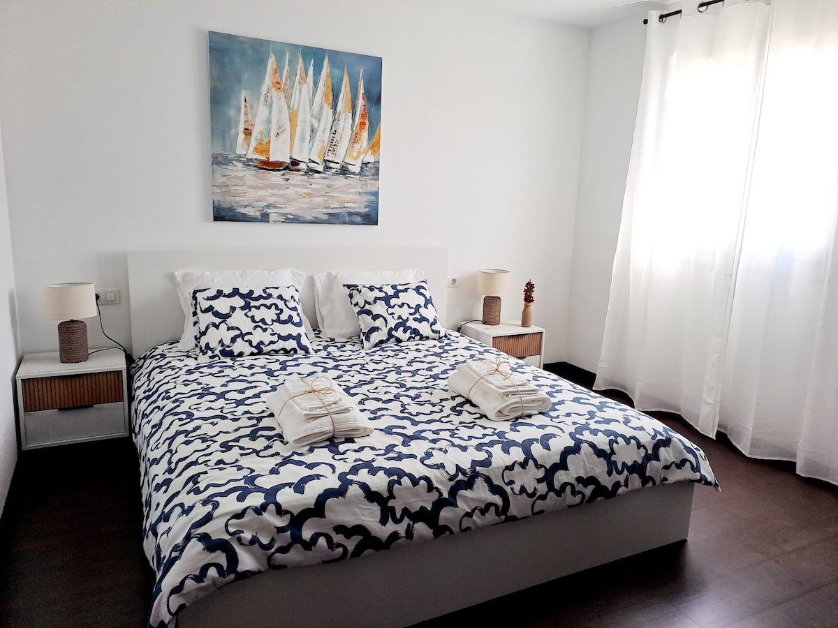 Double bedroom with private bathroom