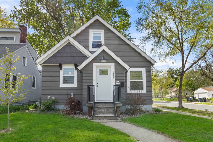 Perfect 3 BR in the Hrt of S.E. Mpls