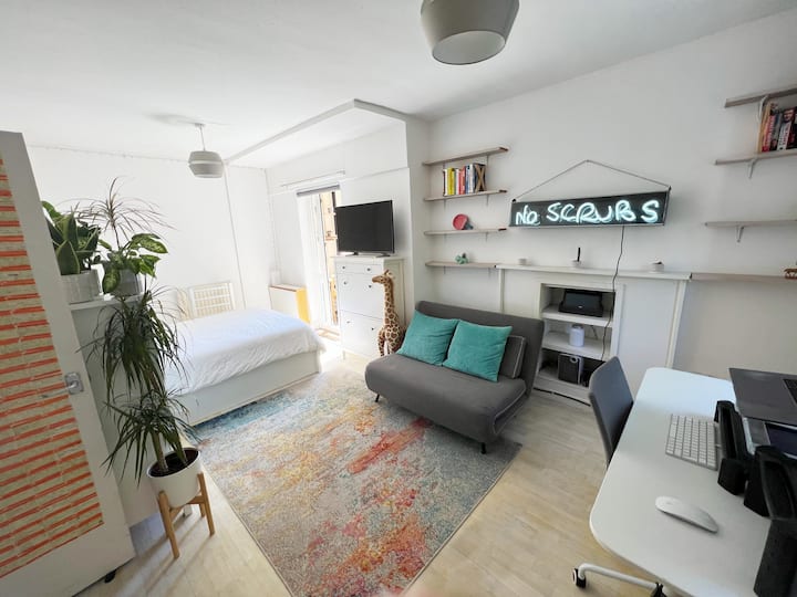 Cosy Studio Flat With Balcony And Separate Kitchen - Londra