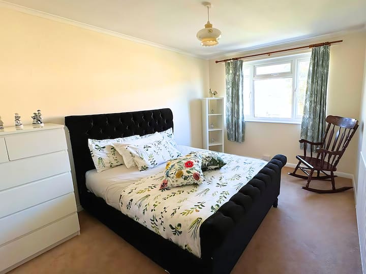 Chic Surbiton Flat With Garden - Epsom