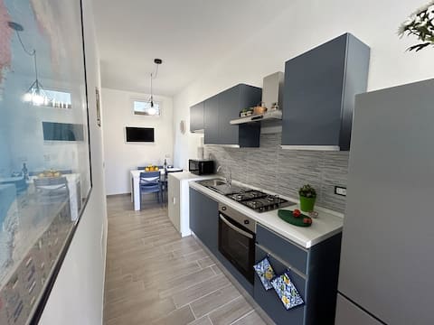 Annuncio Airbnb popolare: Blue Space • 50m to sandy beach • Sea-view terrace a Avola