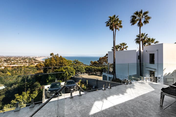 Ocean view spacious 4 bd house