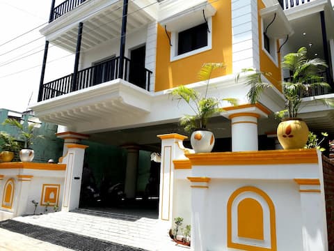Cozy private 6 BHK villa | Rock Beach | Free Wifi