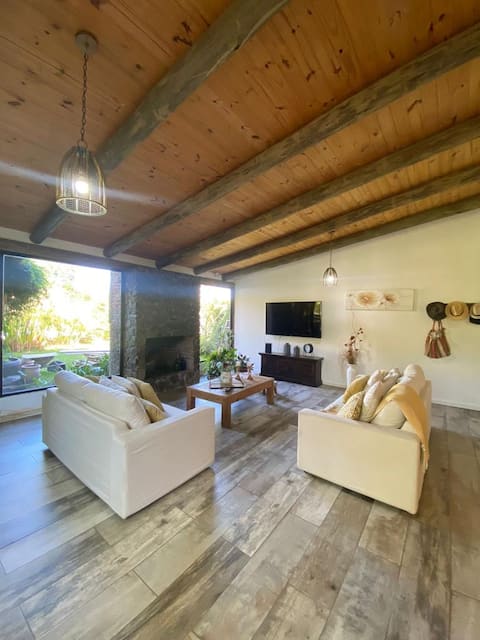 Airbnb con mejor rendimiento: Private boutique house for 12 guests en Colonia