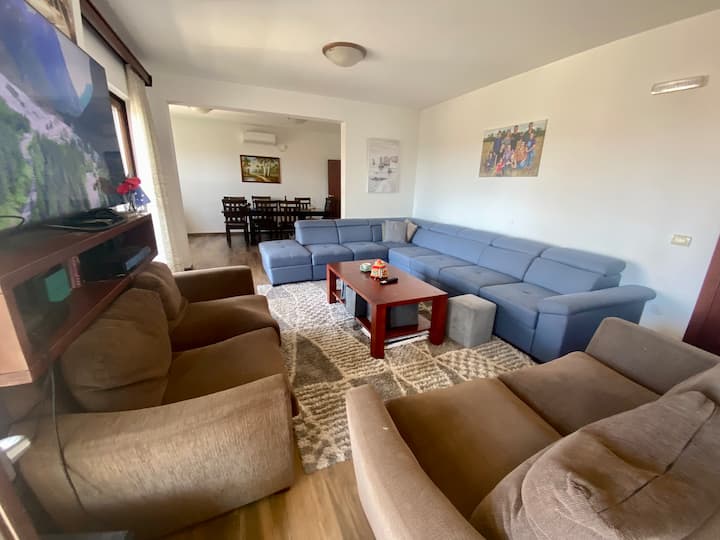 Fantastic Large Family Home In Bar, Montenegro - モンテネグロ