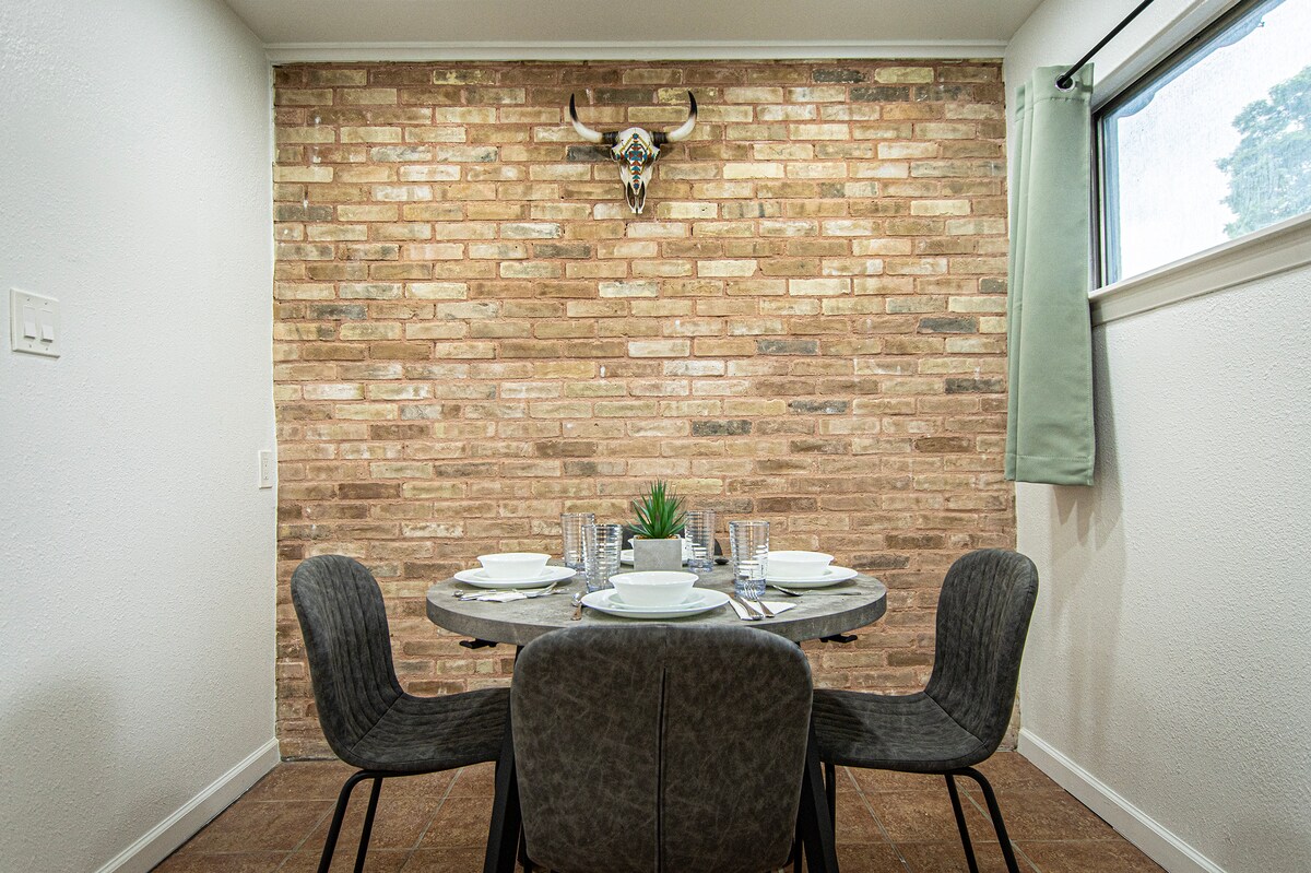 Downtown Austin Suite Retreat