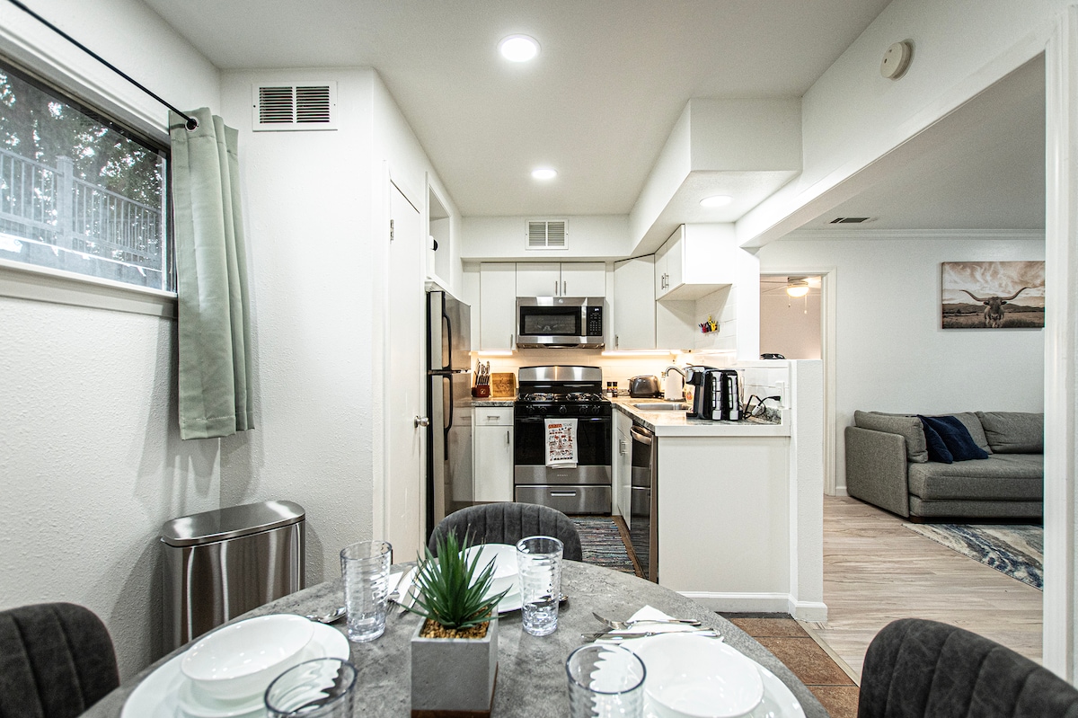 Downtown Austin Suite Retreat