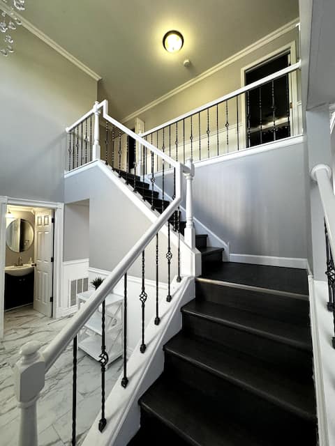 Modern Suburban Oasis