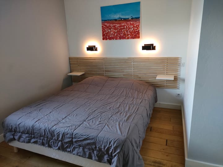 3. spavaća soba: krevet širine 160 cm, TV s DVD uređajem – okrenuta prema zapadu s pogledom na planine.