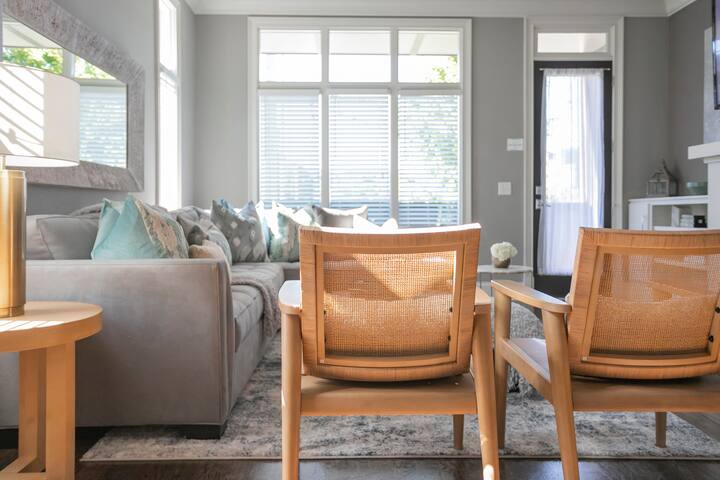 The Executive House -1 mile to Broadway/Sleeps 12! gallery image 5