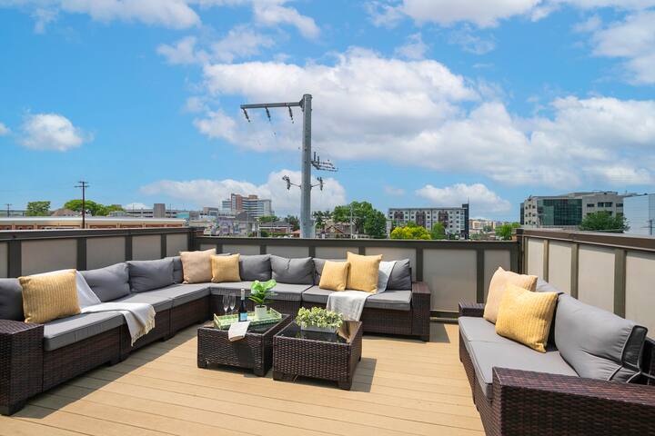 The Executive House -1 mile to Broadway/Sleeps 12! gallery image 2