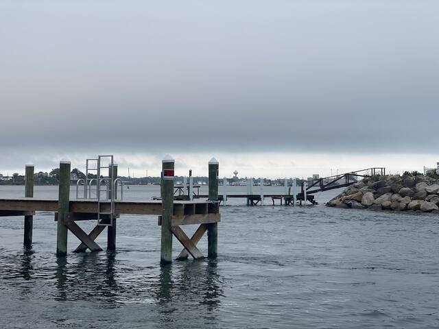 Sea Breeze Cottage by the shore gallery image 2