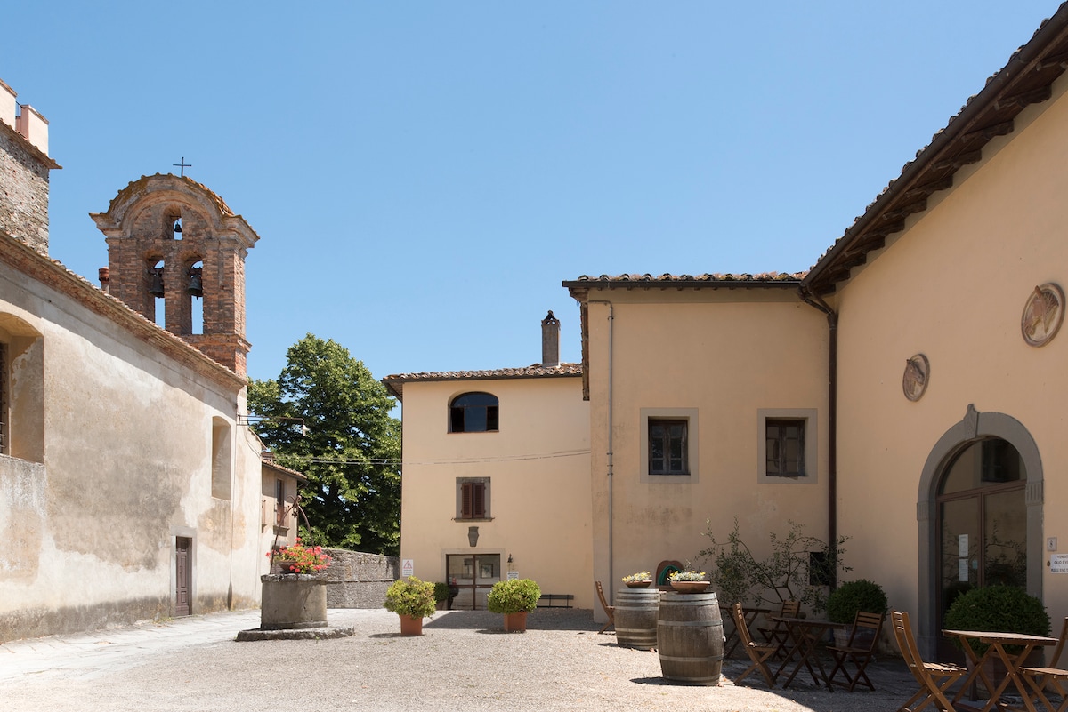 Successful Airbnb property: Belvedere: outstanding view, garden and pool in Laterina Pergine Valdarno