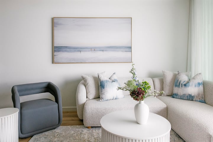 2 Bedroom Headland With Partial Ocean View - Coolangatta