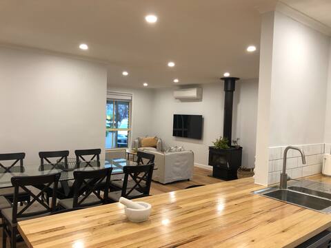 Hahndorf Home, walk to main st, sleeps 8