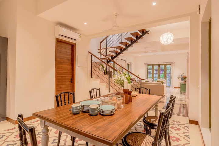 Dining area image 1