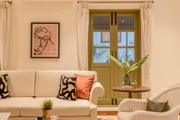 Living room image 7