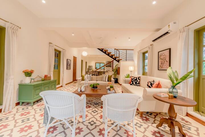 Living room image 8