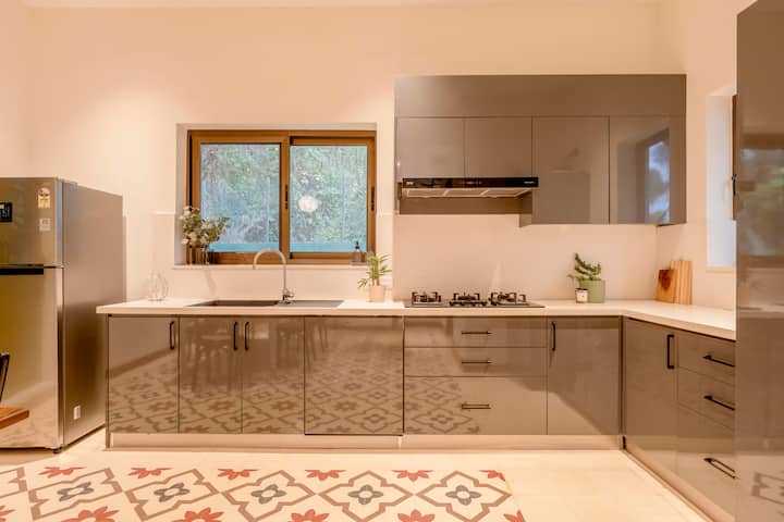 Full kitchen image 2