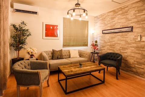 - Ocean view!2 minutes by car to the beach/up to 12 people/Free parking for 2 cars