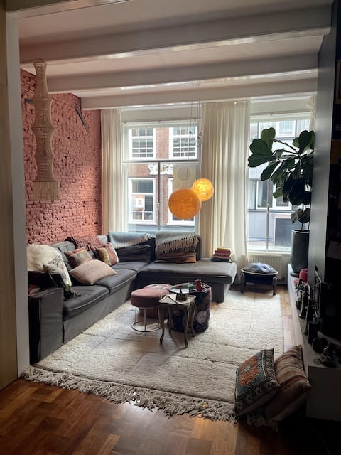 Top Airbnb: Hidden gem in historic city center in Binnenstad