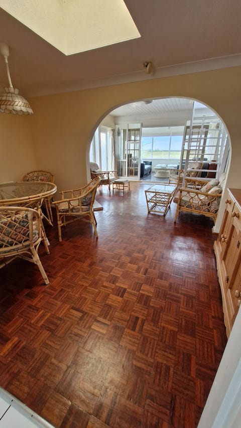 Successful Airbnb property: The Crow's Nest - stunning coastal sunsets in Heacham