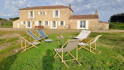 House - Large garden and pool 15 m from the beaches