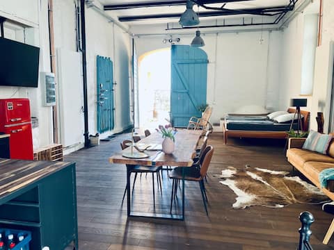 Industrial Studio im Weinberg